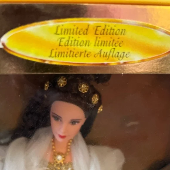 1996 Barbie Empress Sissy Doll in Elegant White and Gold - Picture 3 of 5